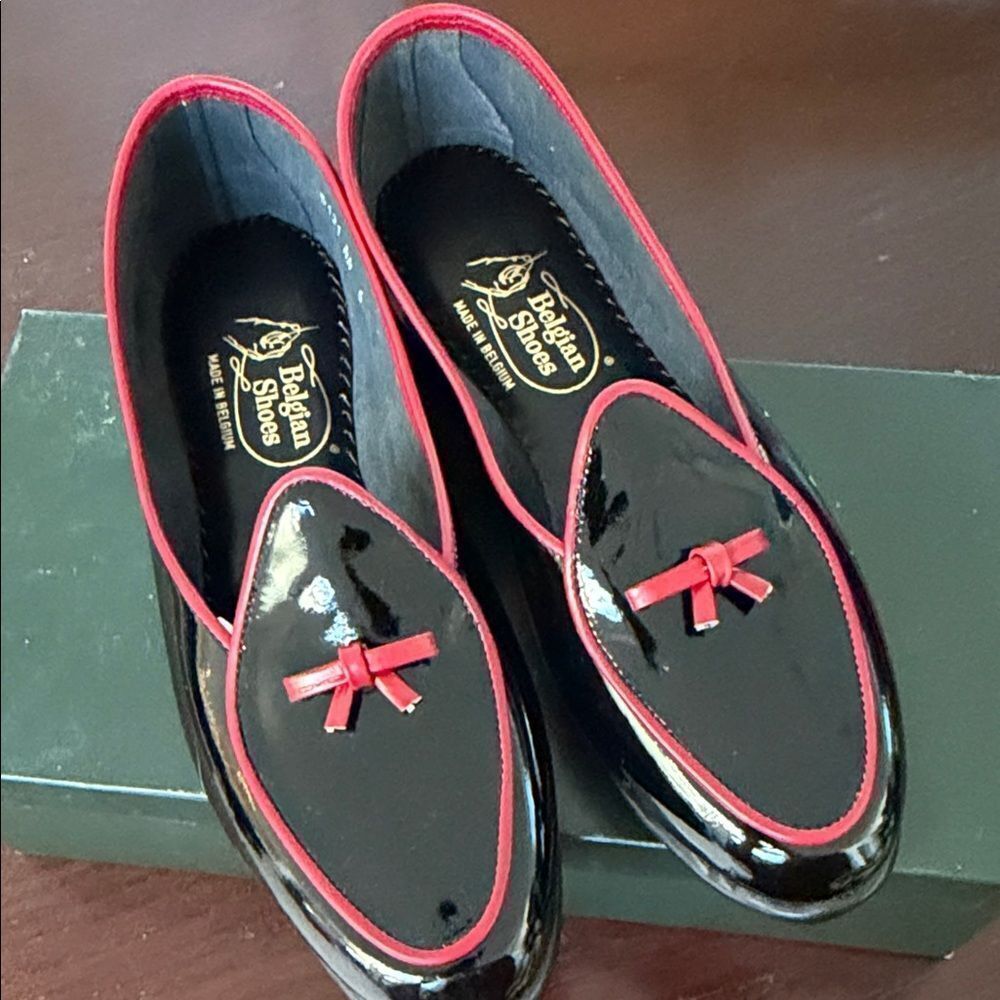 Elegant Black and Red Men's Loafers by